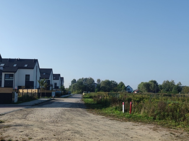 Stare Babice- duża działka usługowa.